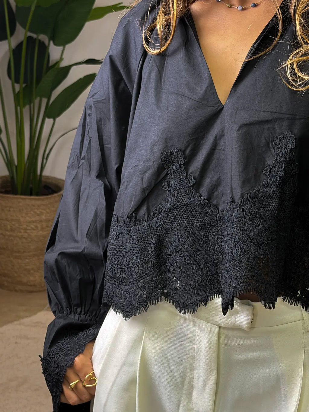 Blusa Preta com Renda