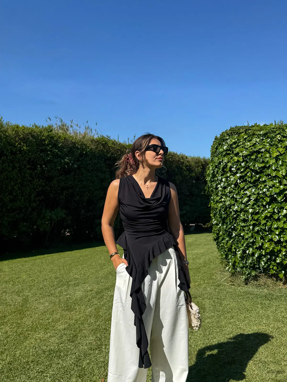 Top com Folhos Preto