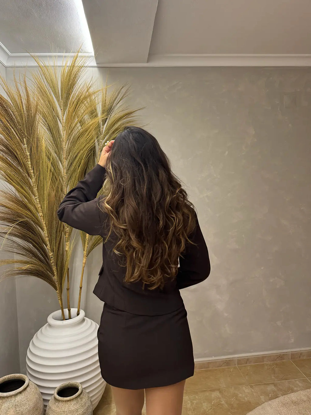 Conjunto Elegante em Castanho com Saia