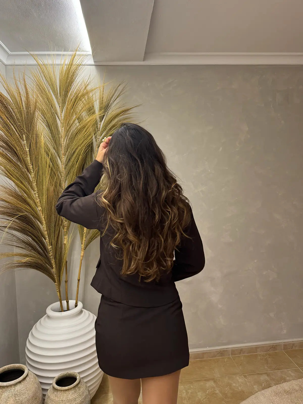 Conjunto Elegante em Castanho com Saia