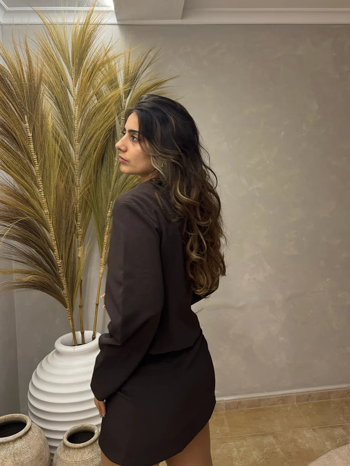 Conjunto Elegante em Castanho com Saia