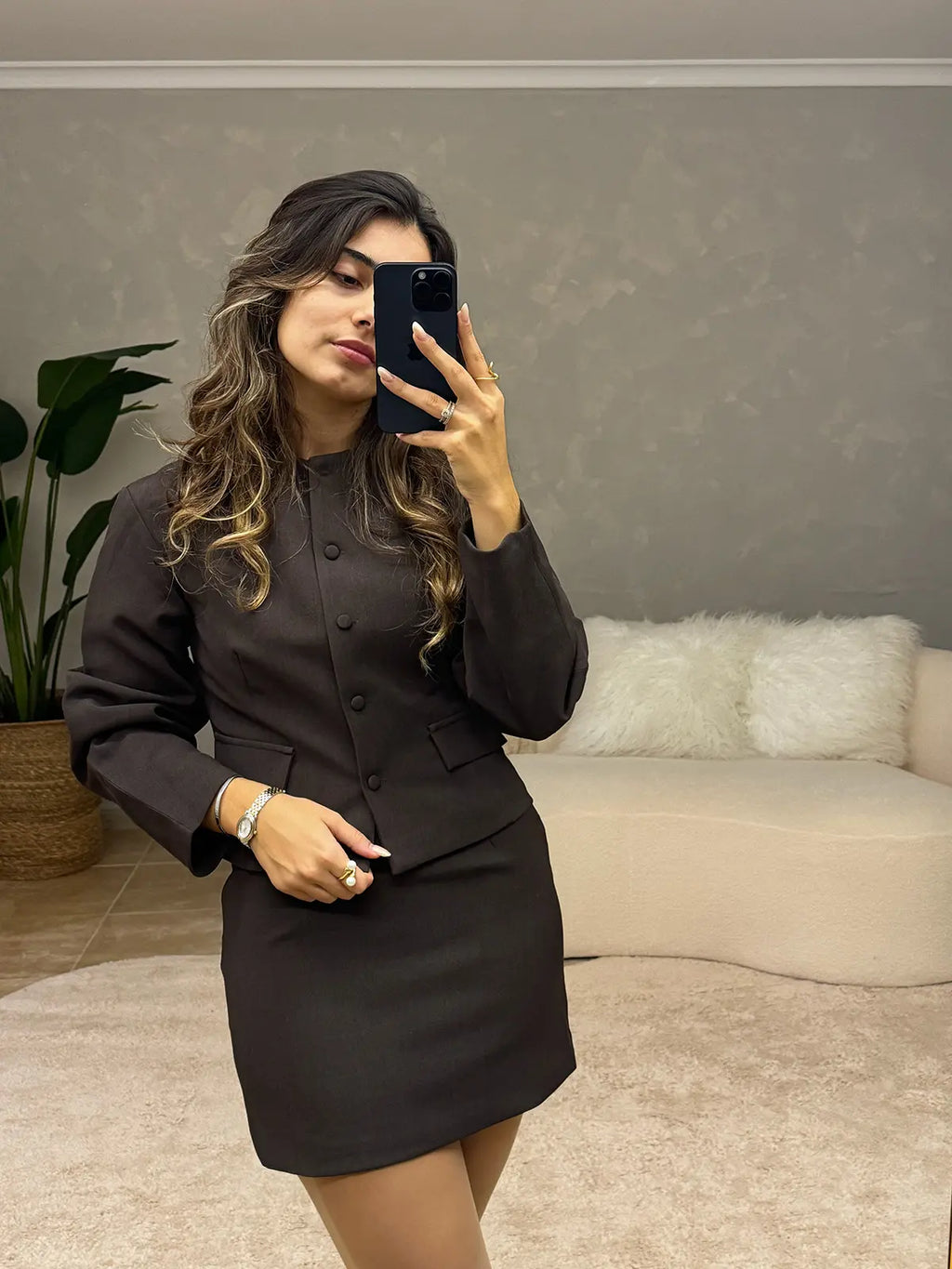 Conjunto Elegante em Castanho com Saia