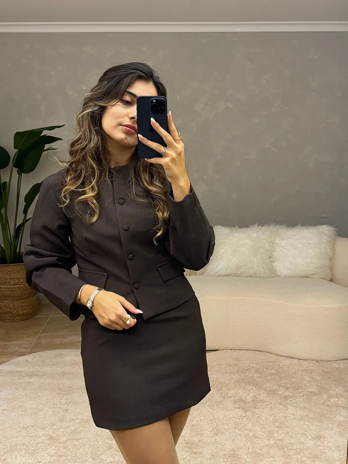 Conjunto Elegante em Castanho com Saia