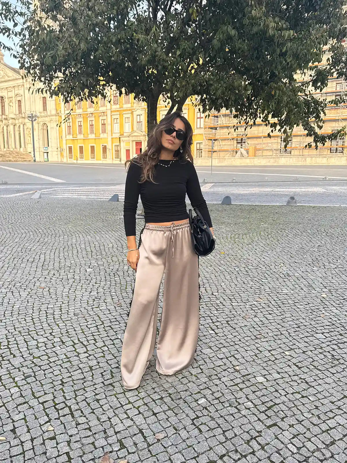 Calças de Cetim com Renda