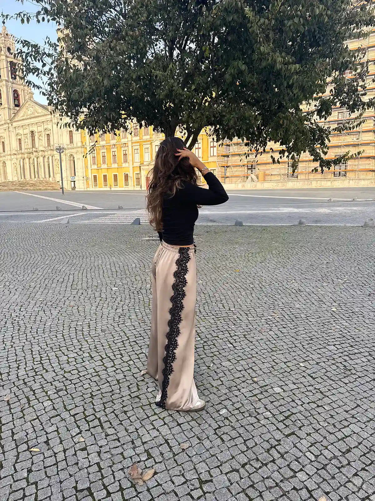 Calças de Cetim com Renda