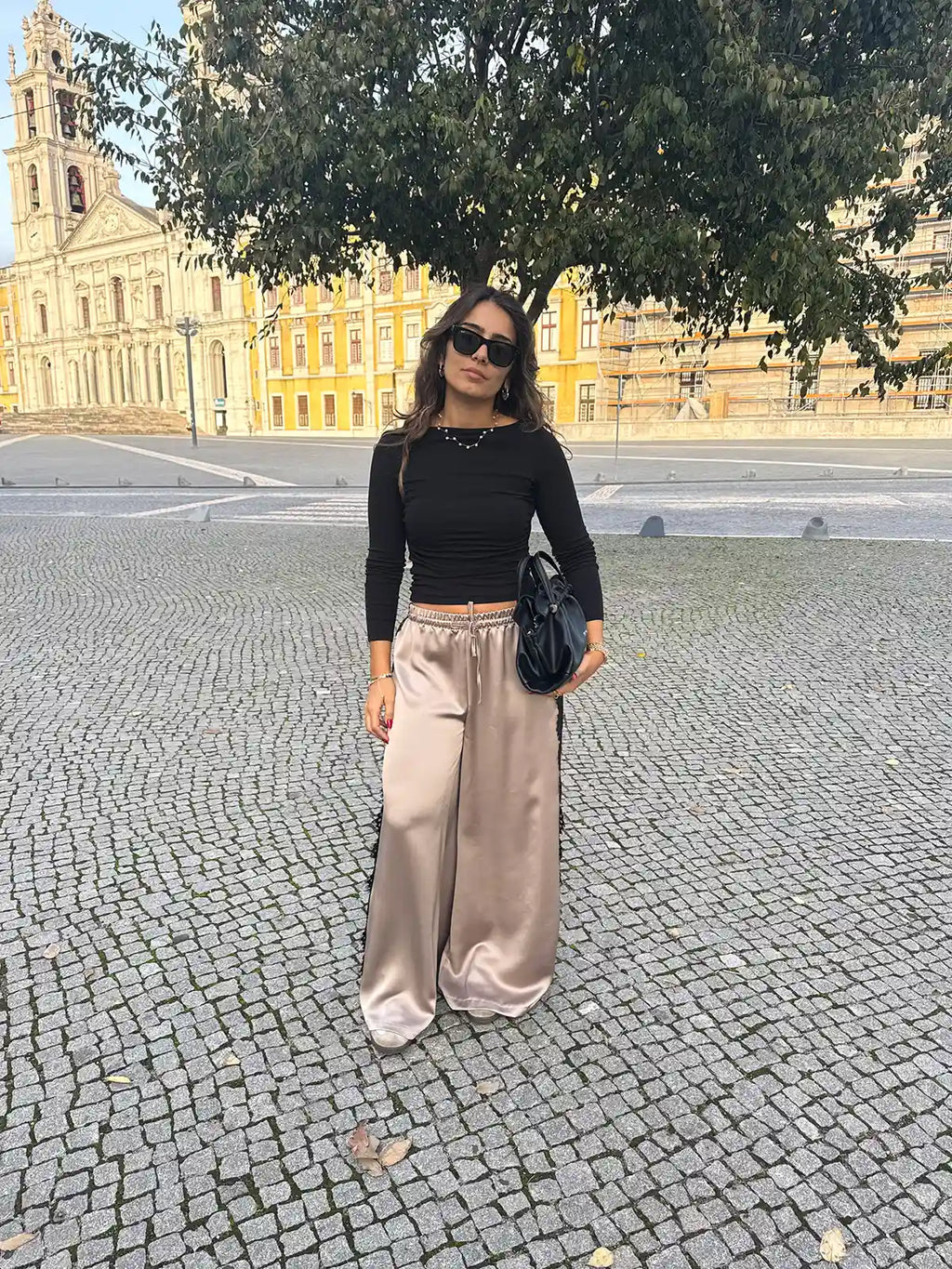 Calças de Cetim com Renda