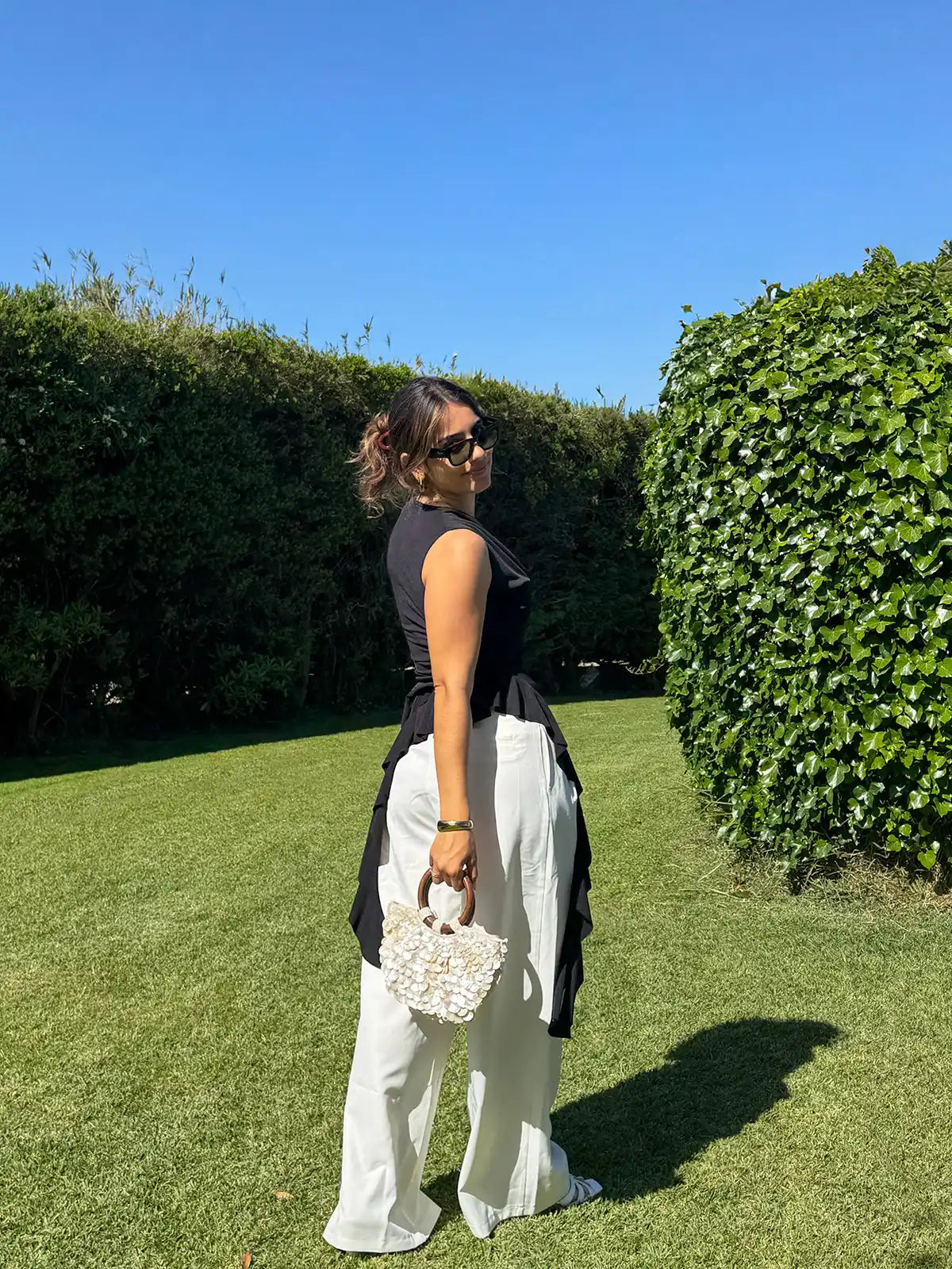 Top com Folhos Preto