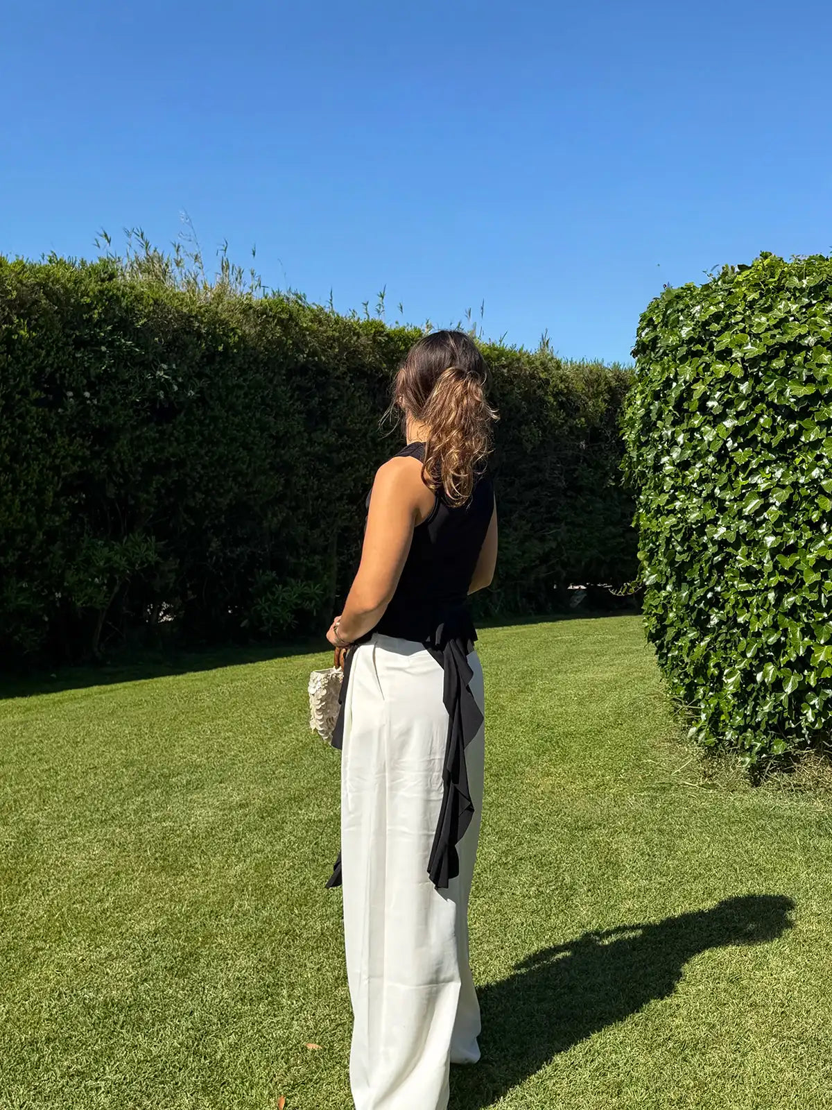 Top com Folhos Preto