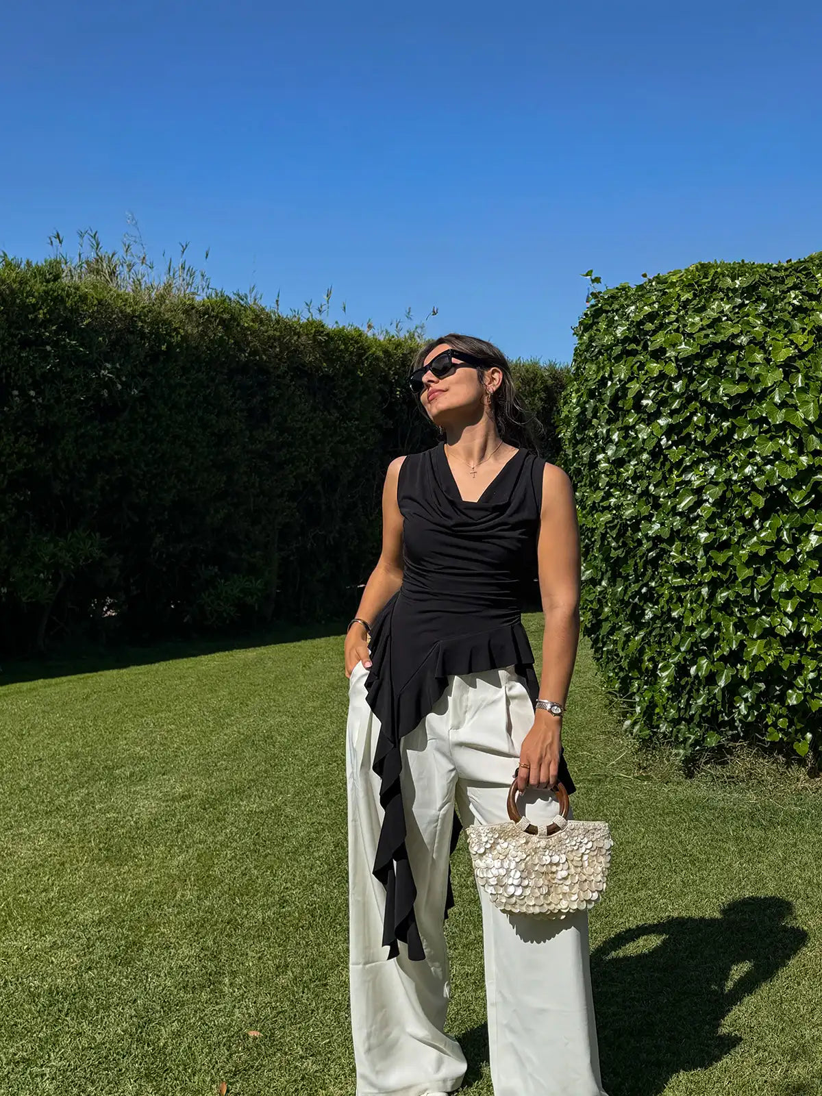 Top com Folhos Preto