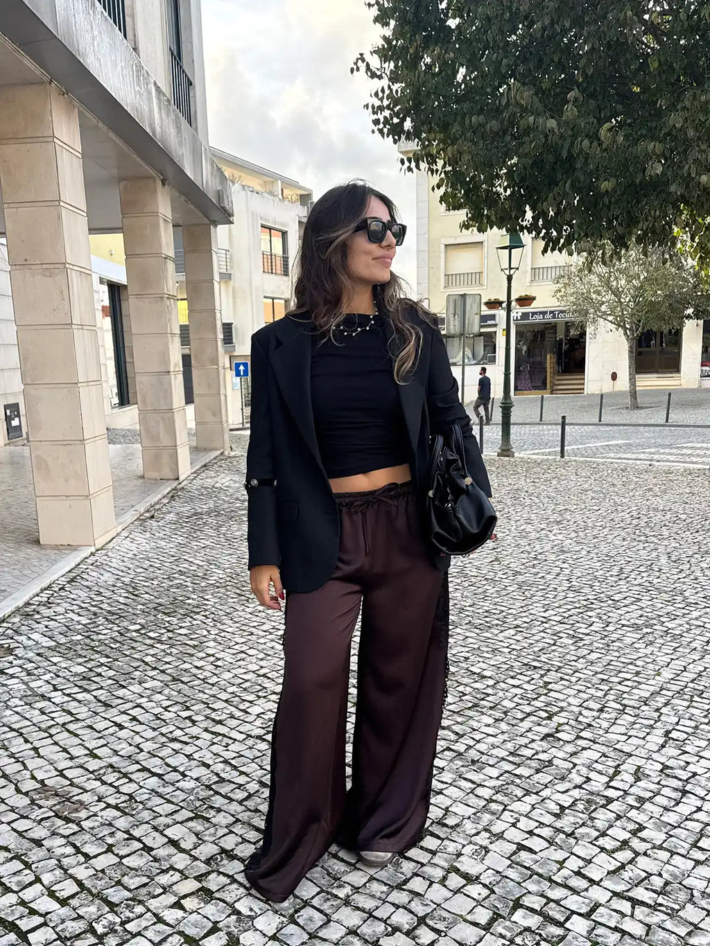 Calças de Cetim com Renda