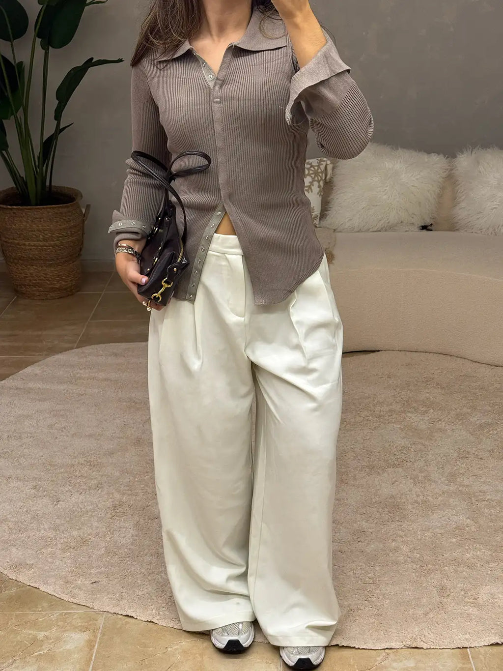 Polo Malha Canelada Taupe com Botões