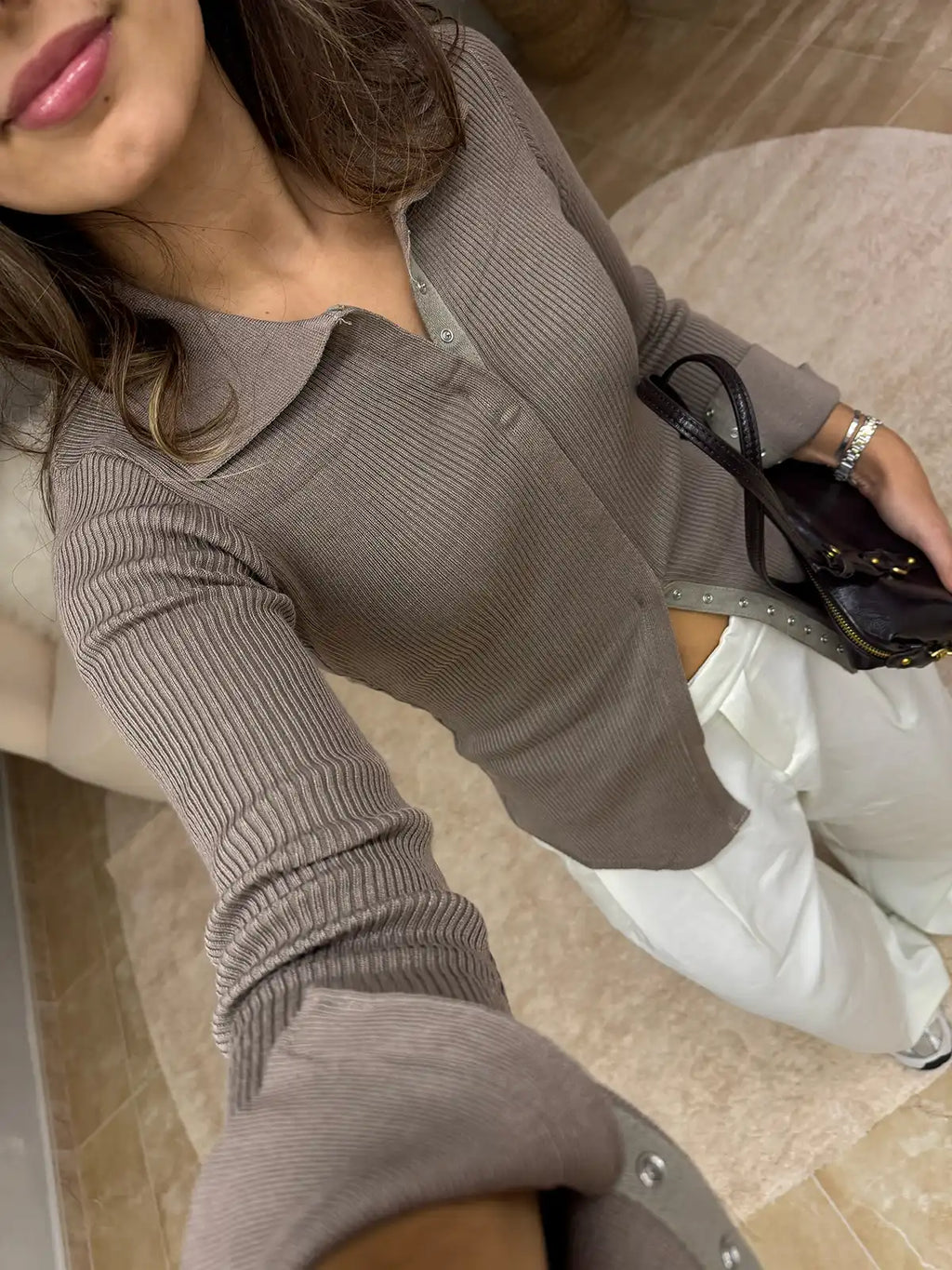 Polo Malha Canelada Taupe com Botões