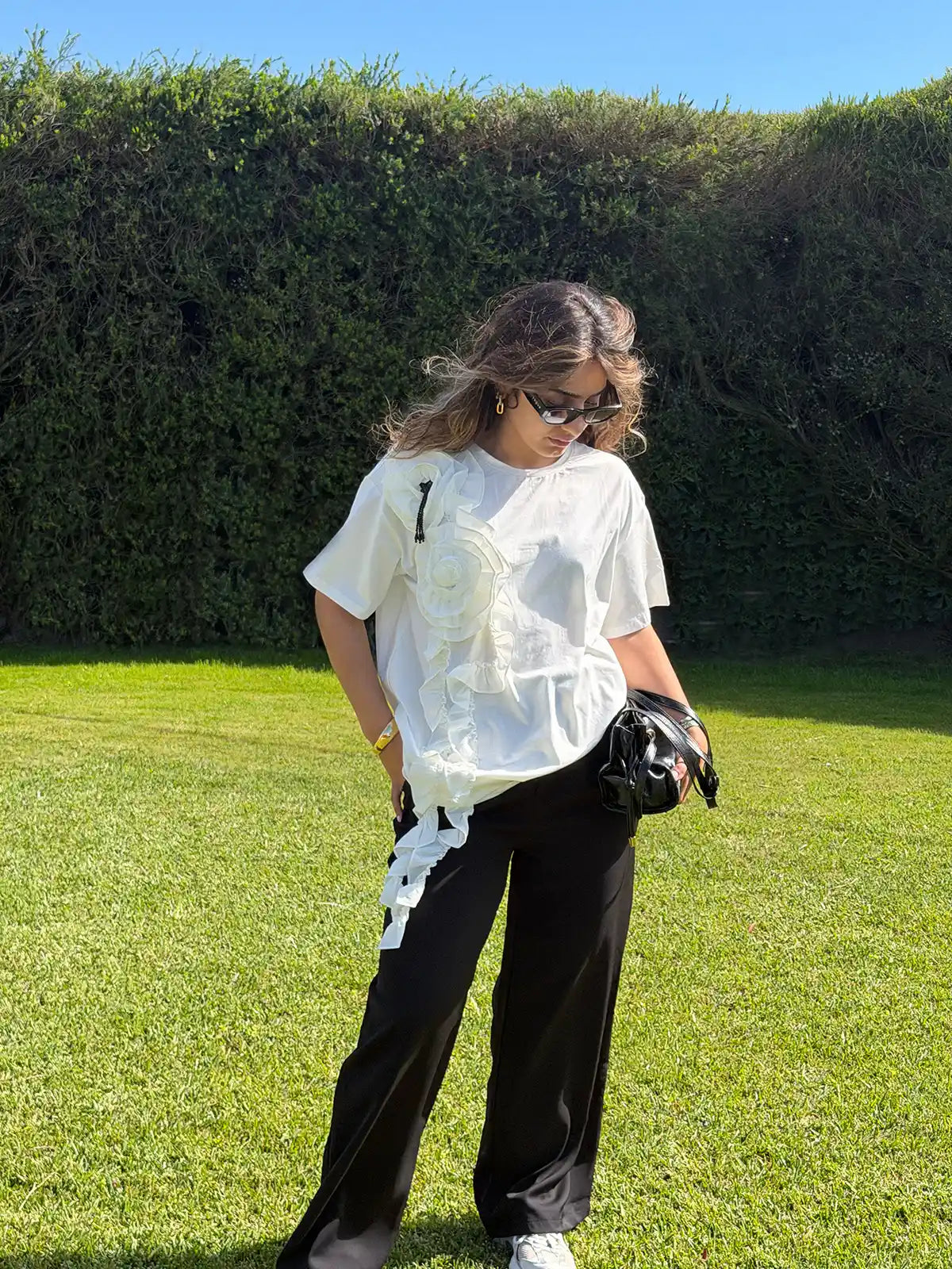 T-shirt Branca com Aplique Floral